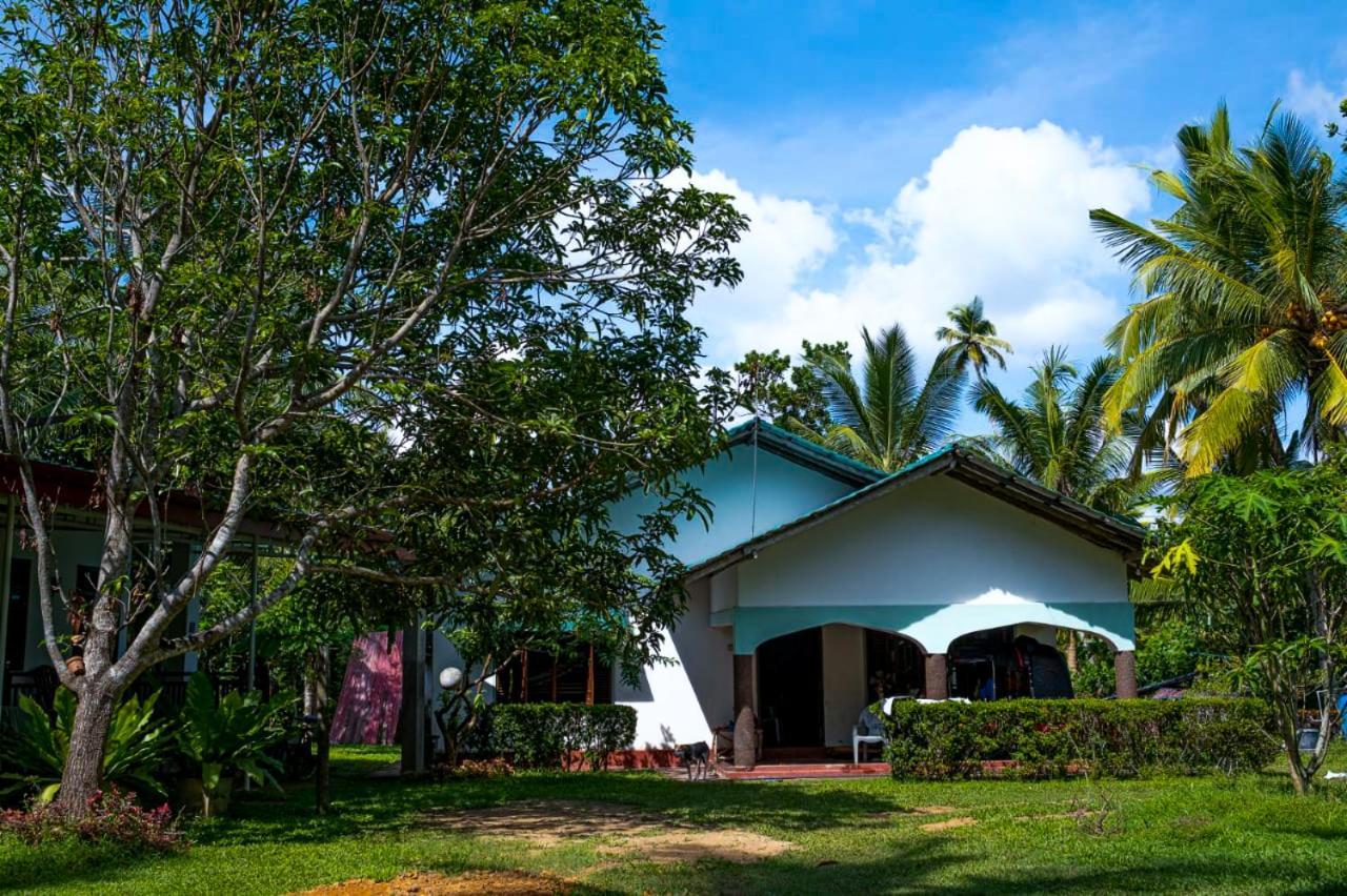 Hotel Coconut Grove - Midigama East Exterior foto