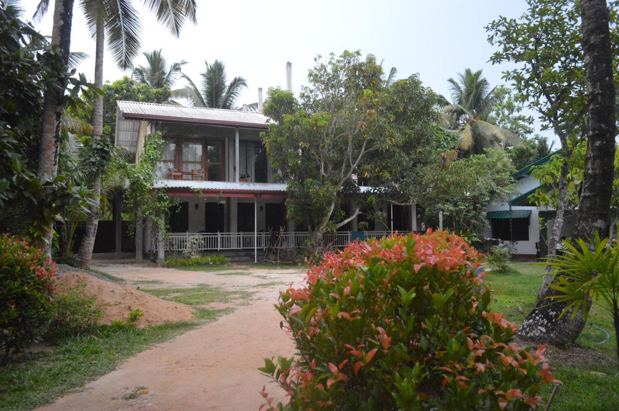 Hotel Coconut Grove - Midigama East Exterior foto